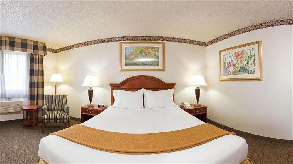 Holiday Inn Express & Suites Johnstown By Ihg Ngoại thất bức ảnh