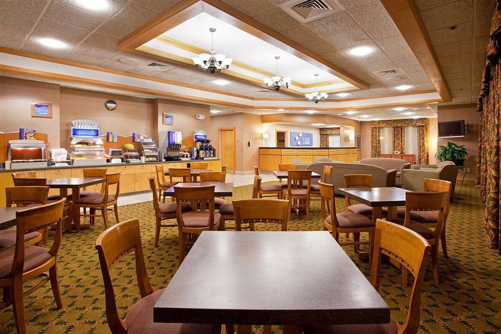 Holiday Inn Express & Suites Johnstown By Ihg Ngoại thất bức ảnh