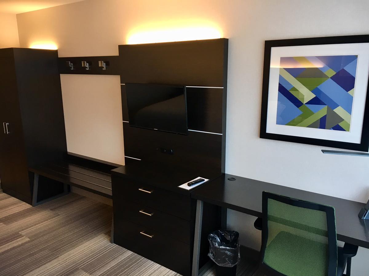Holiday Inn Express & Suites Johnstown By Ihg Ngoại thất bức ảnh