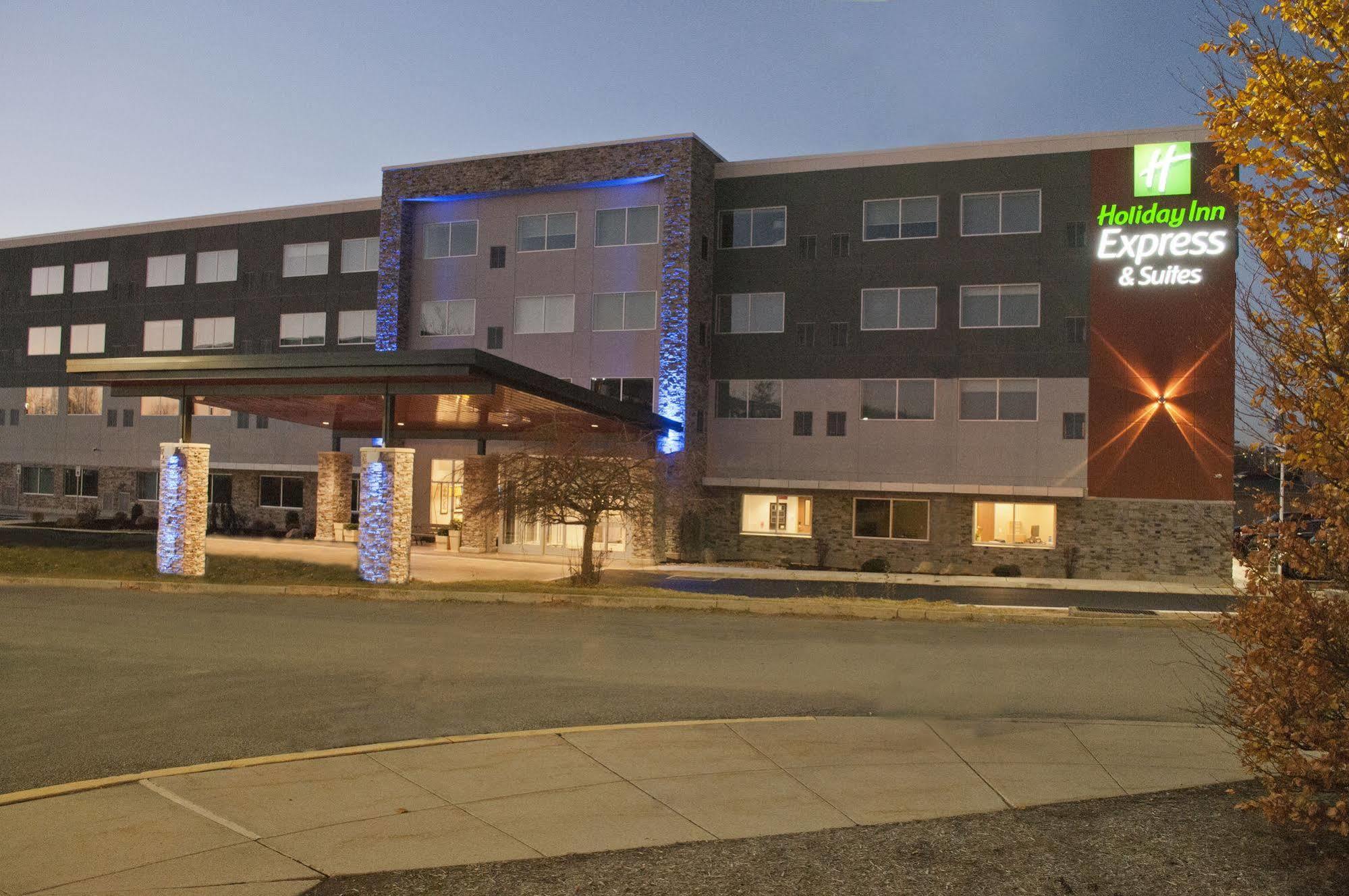 Holiday Inn Express & Suites Johnstown By Ihg Ngoại thất bức ảnh