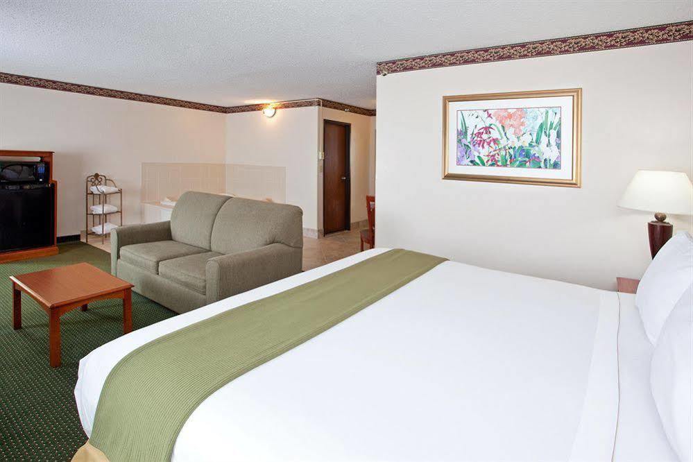 Holiday Inn Express & Suites Johnstown, An Ihg Hotel Ngoại thất bức ảnh