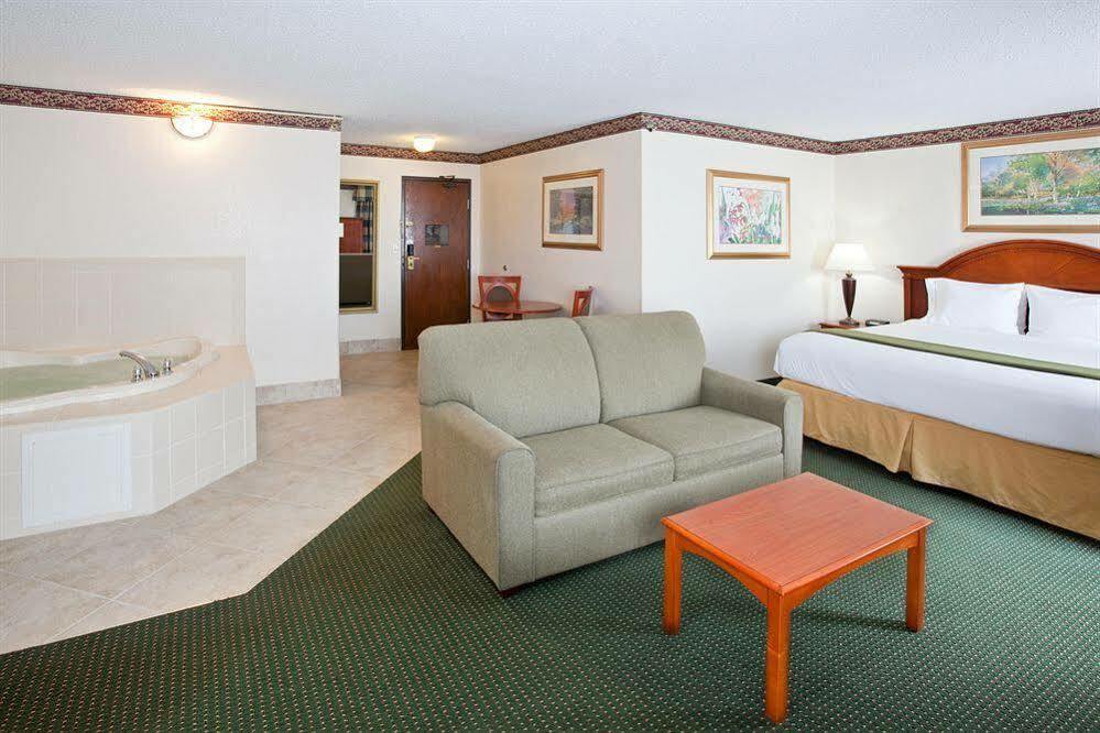 Holiday Inn Express & Suites Johnstown By Ihg Ngoại thất bức ảnh