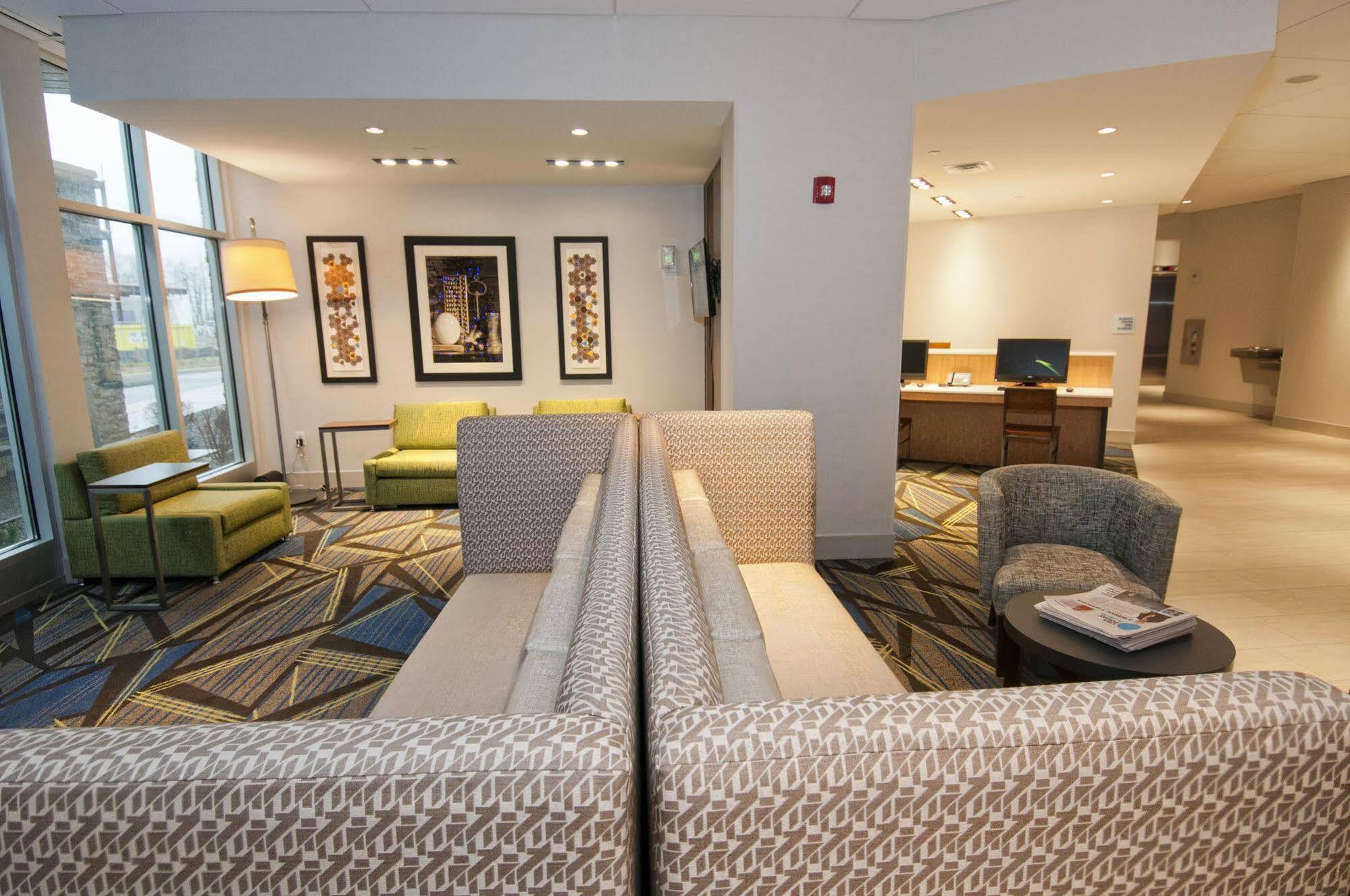 Holiday Inn Express & Suites Johnstown By Ihg Ngoại thất bức ảnh