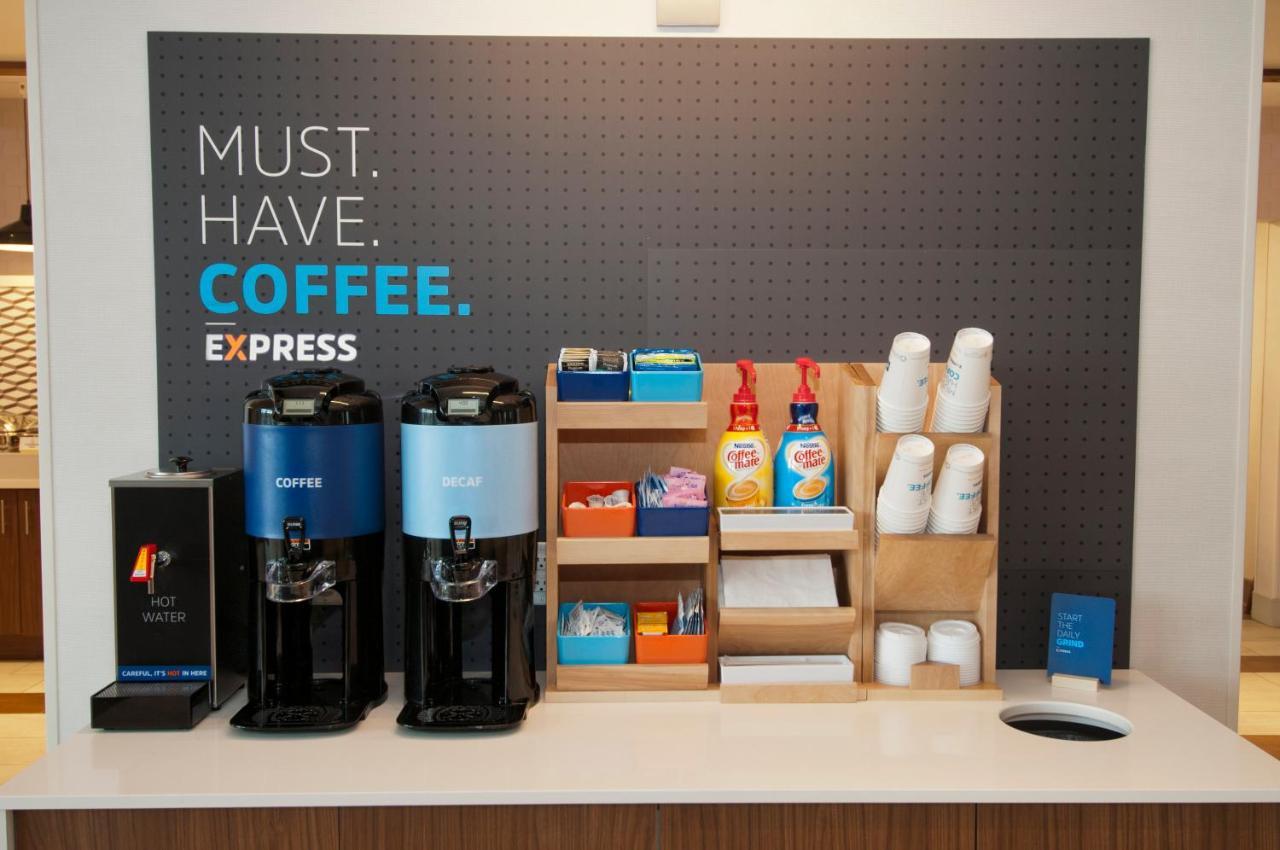 Holiday Inn Express & Suites Johnstown By Ihg Ngoại thất bức ảnh
