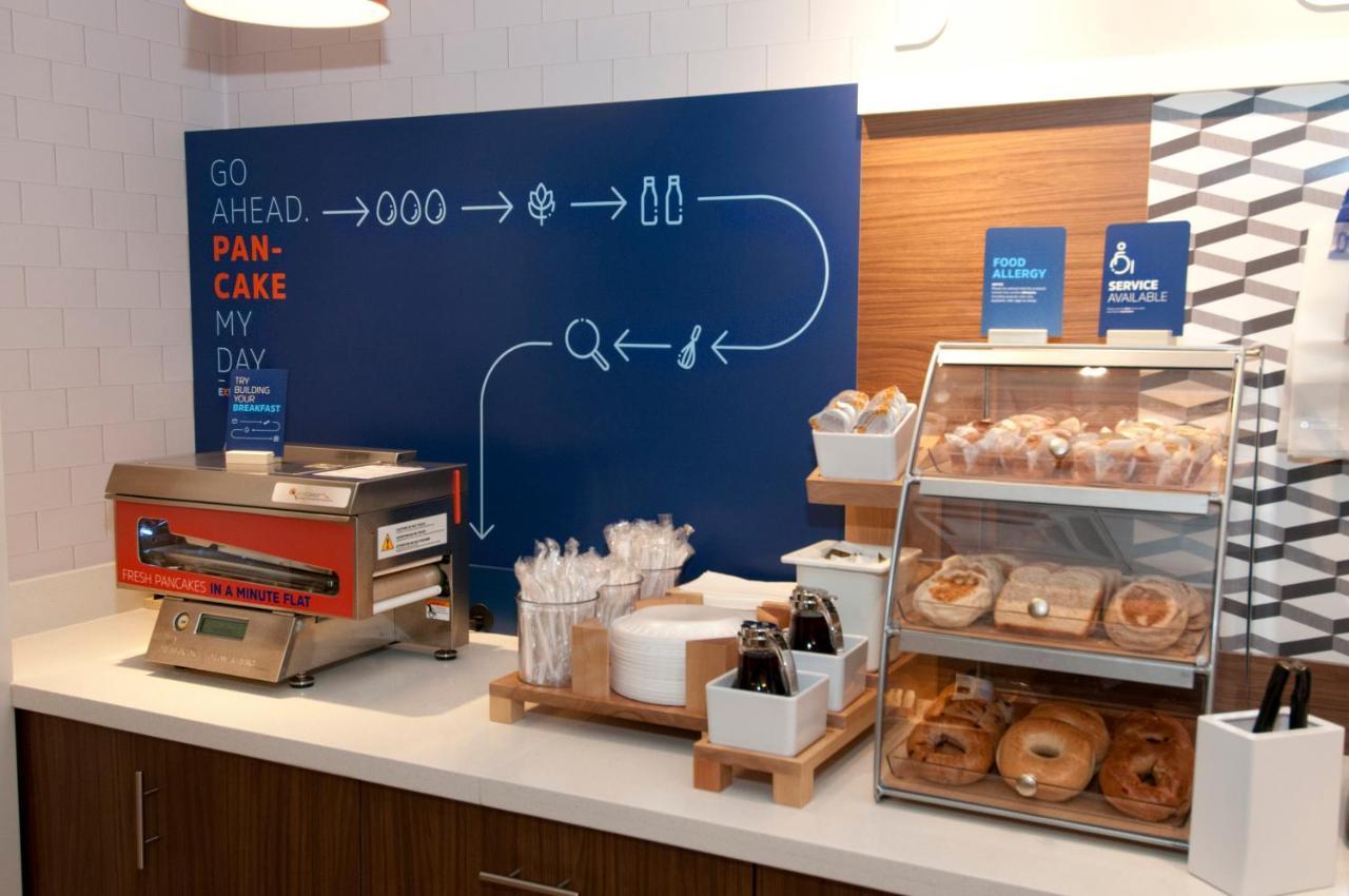 Holiday Inn Express & Suites Johnstown By Ihg Ngoại thất bức ảnh