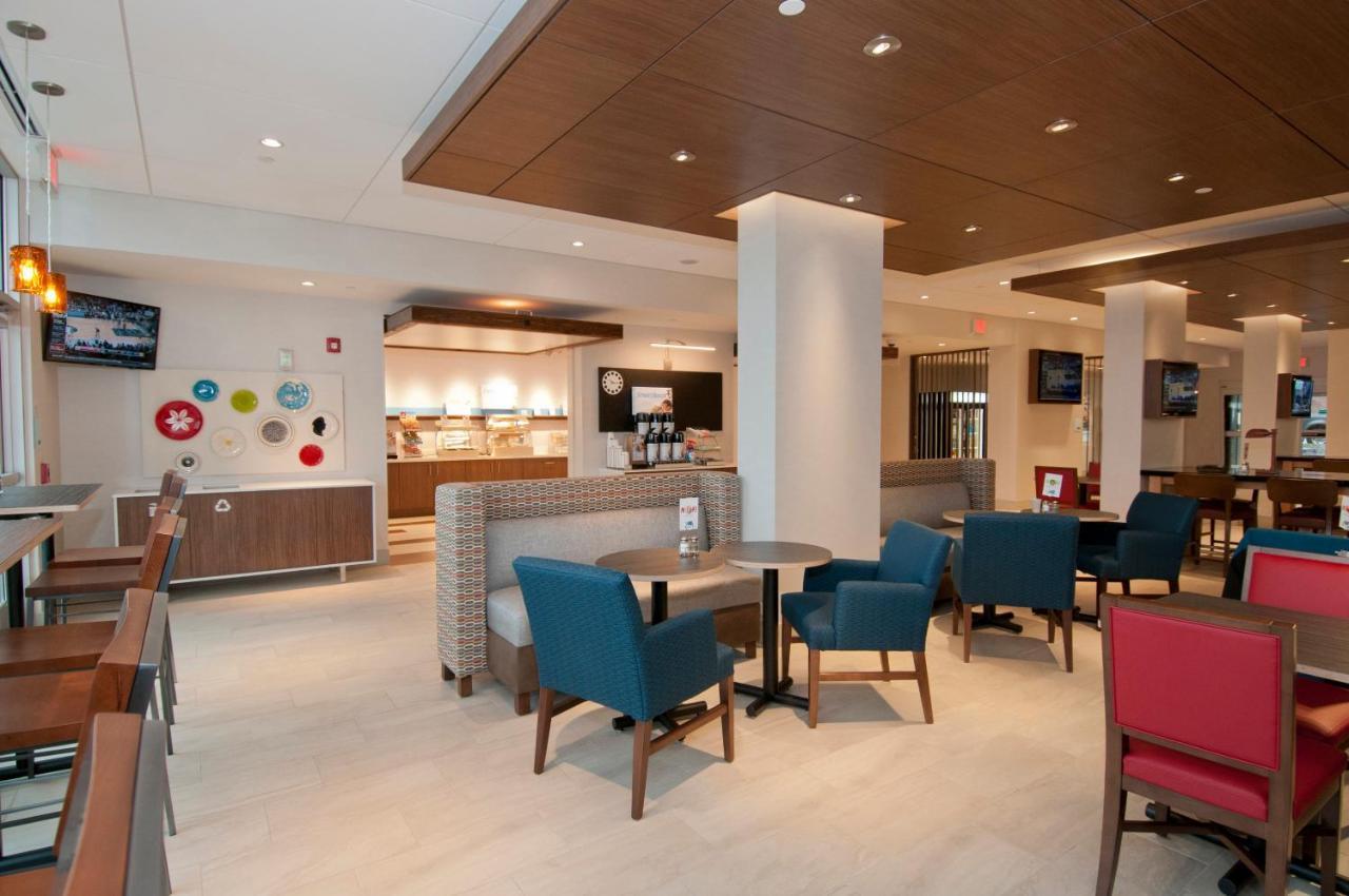 Holiday Inn Express & Suites Johnstown By Ihg Ngoại thất bức ảnh
