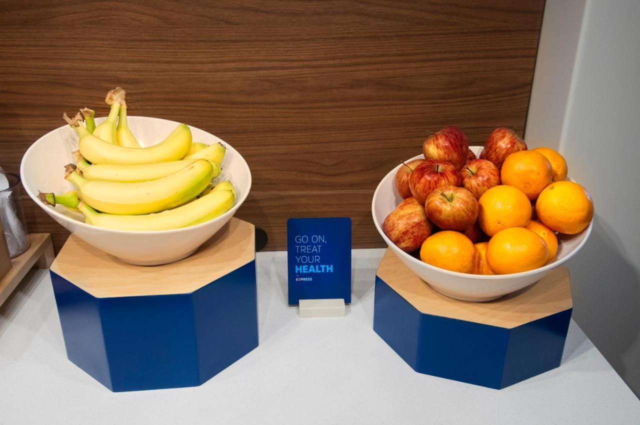 Holiday Inn Express & Suites Johnstown By Ihg Ngoại thất bức ảnh