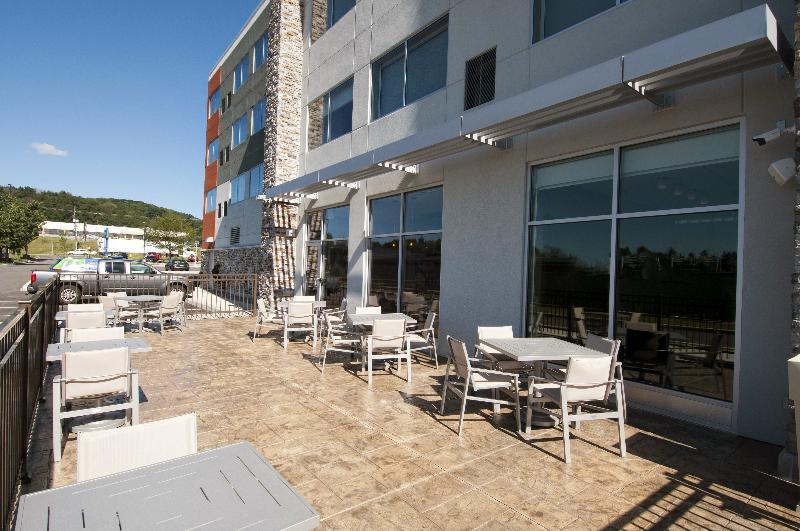 Holiday Inn Express & Suites Johnstown By Ihg Ngoại thất bức ảnh